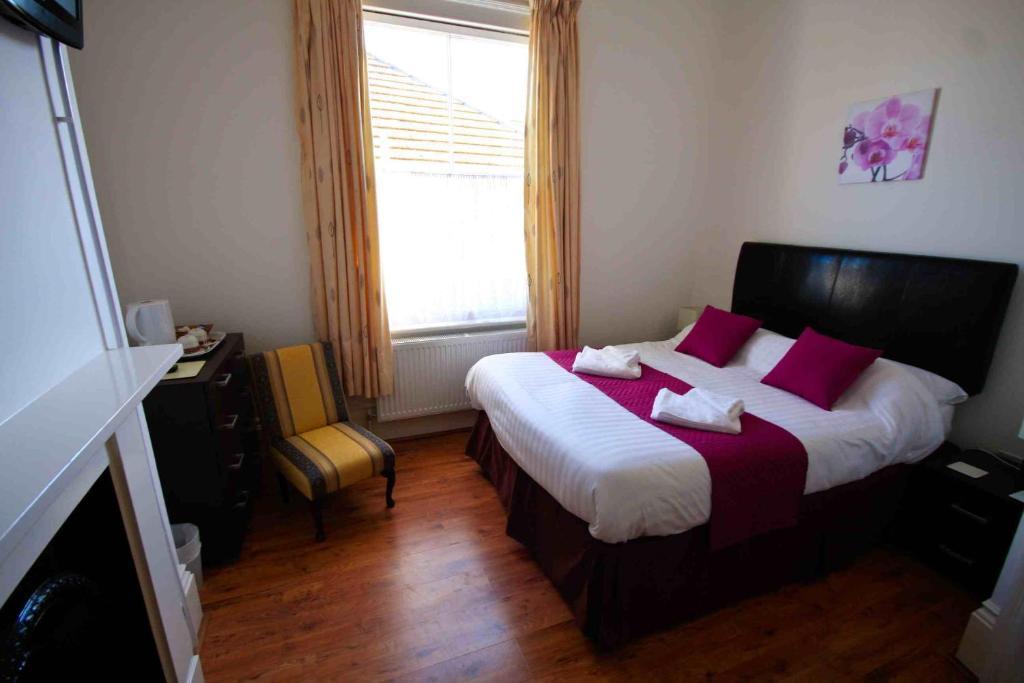 Lyndhurst House Sandown Room photo